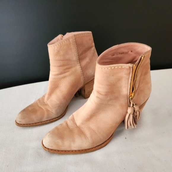 Stuart Weitzman Ankle Boots Tan Nubuc Leather Tassel Prancing 💃 Bootie Sz 10 💕 - Picture 7 of 12